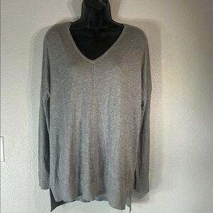 Olive +Oak Gray V-Neck Sweater Size:Large #A10